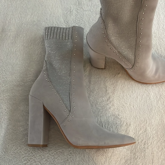Dolce Vita Silver Ankle Bootie Boots Studded Chunky Heel Suede Leather Size 7.5 - Picture 4 of 15